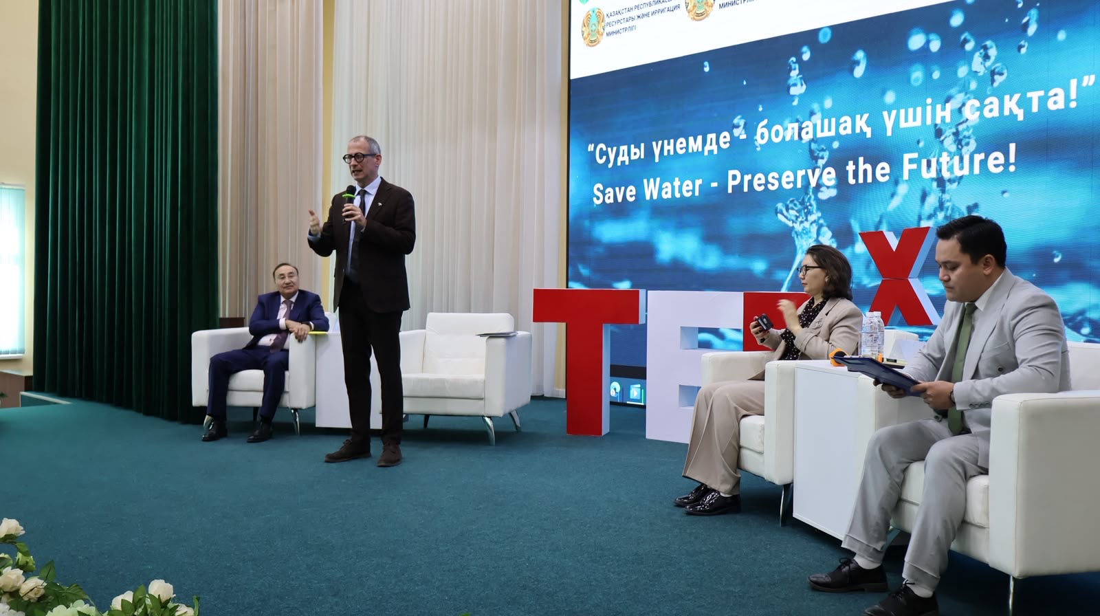 Польша елшісі мен Су ресурстары вице-министрі Астана оқушыларымен су үнемдеу мәдениетін талқылады