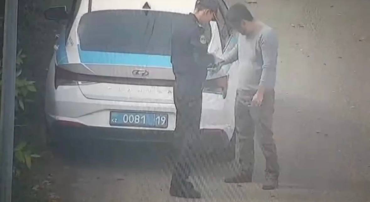 Брошенный окурок — ответственность за чистоту: в области Жетісу выявлен очередной нарушитель