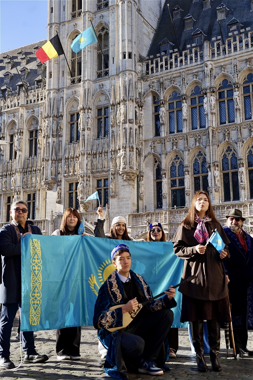 Kazakhstan’s National Flag Raised for the First Time at Brussels’ Historic Grand-Place