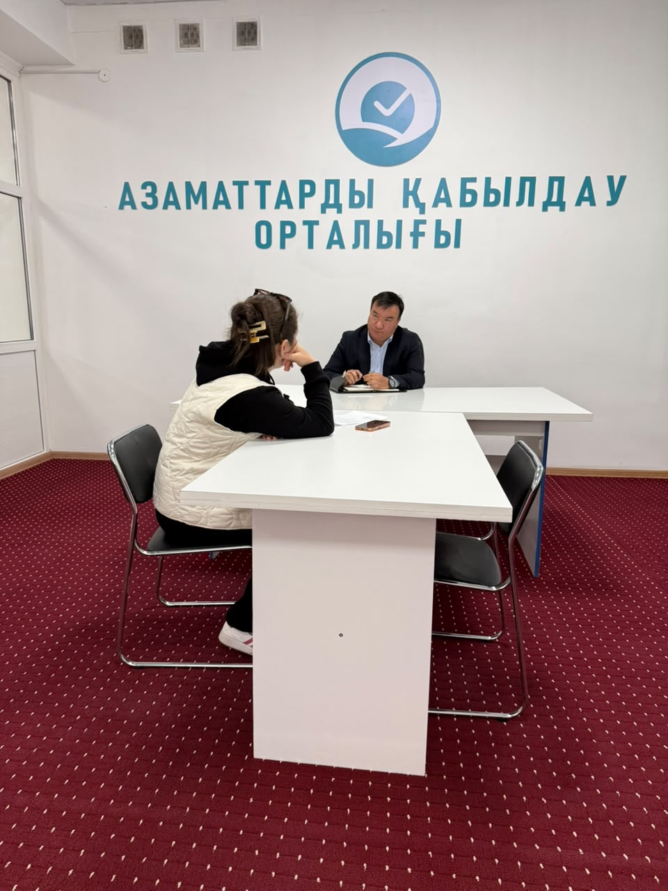 ҮШАРАЛ ҚАЛАСЫНЫҢ ӘКІМІ  ҚАЛА ТҰРҒЫНДАРЫН ЖЕКЕ МӘСЕЛЕЛЕРІ БОЙЫНША ҚАБЫЛДАДЫ
