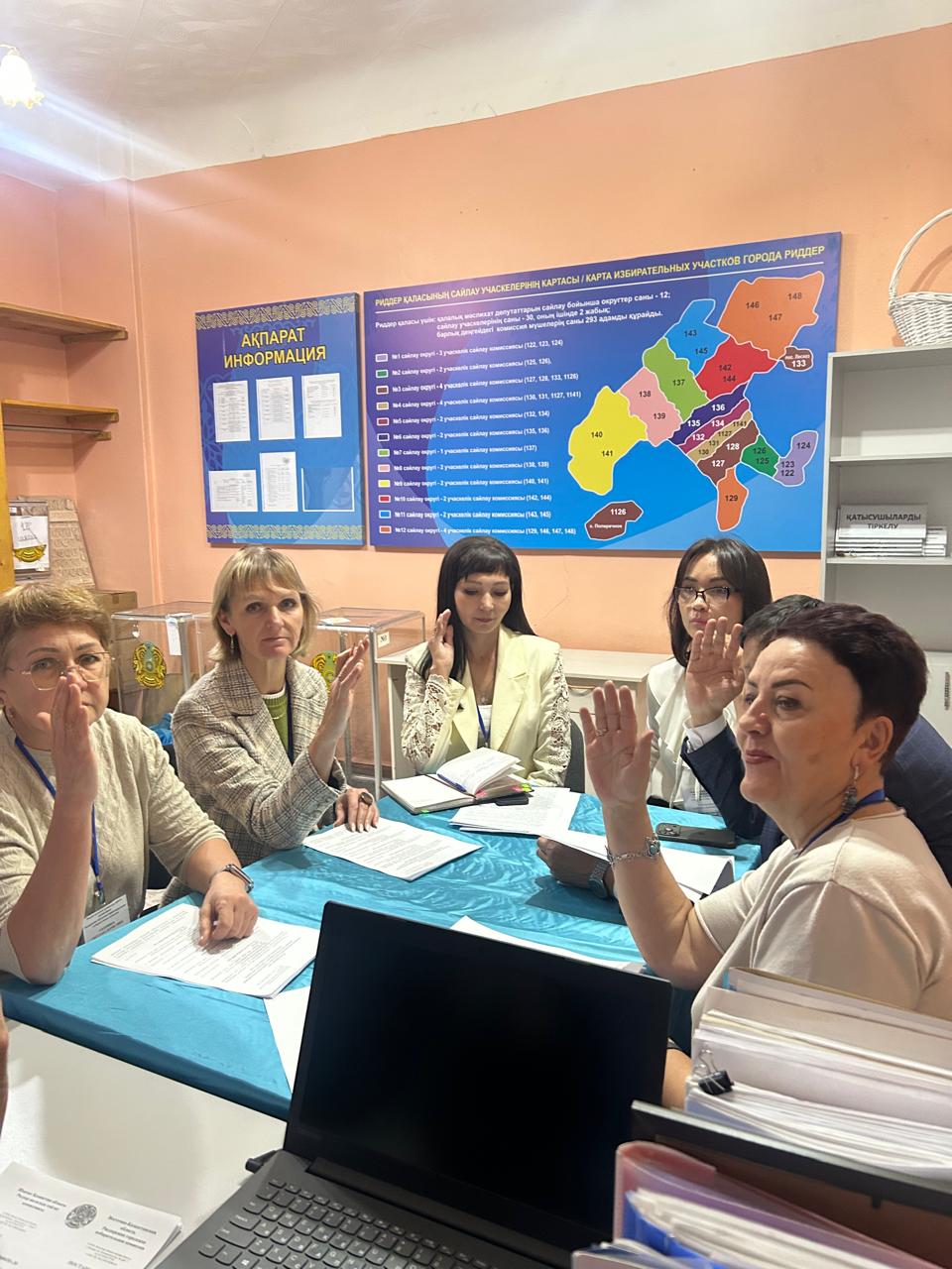 2026 жылғы 13 қазанда 2026 жылғы 29 қарашаға тағайындалған Қазақстан Республикасының барлық деңгейлеріндегі депутаттардың кезектен тыс сайлауын өткізу жөніндегі Риддер қалалық аумақтық сайлау комиссиясының бірінші отырысы өтті. Отырыс барысында 3 мәселе қаралды: