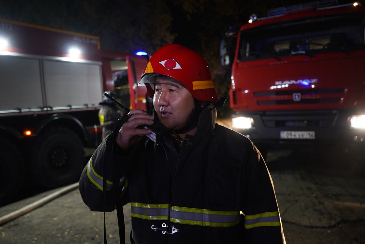 Құтқарушылар студенттер жатақханасындағы өртті сөндірді