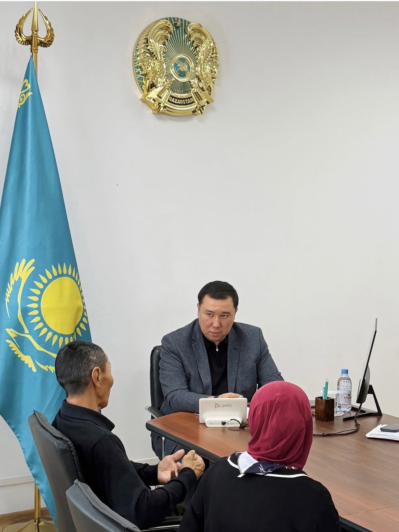 Согласно утвержденному графику приема граждан руководством местных исполнительных органов и территориальных государственных органов, акимом Павлодарского района еженедельно  проводится прием граждан