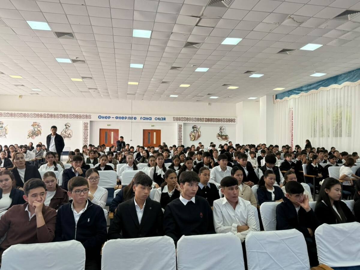 Түркістан облысында полицейлер 1300-ден астам оқушымен кездесті