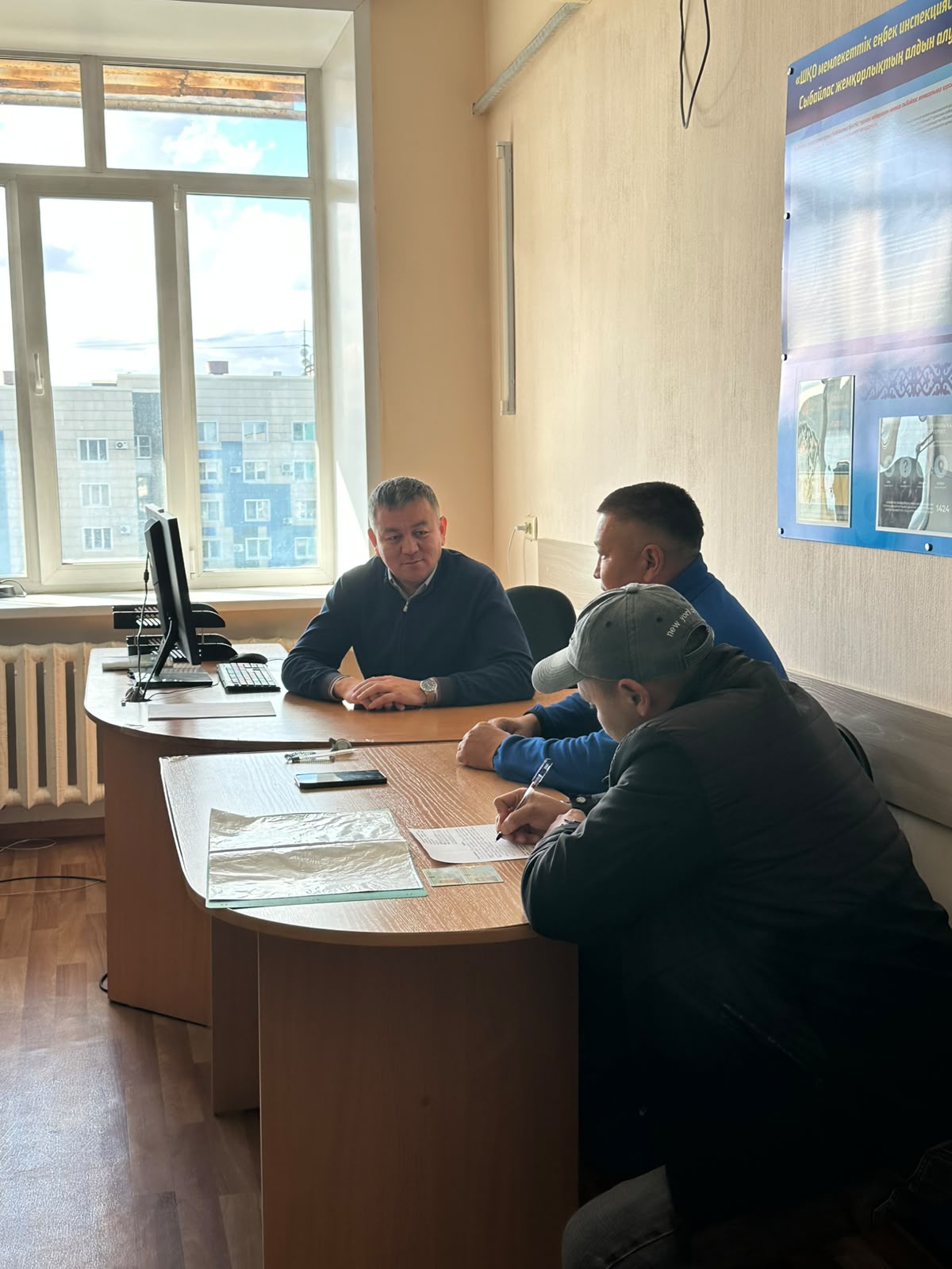 Консультация помогла найти решение: граждане получили ответы на вопросы в сфере трудовых отношений