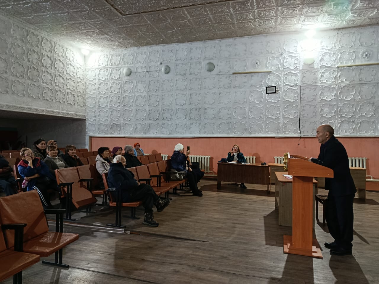 В селе Победа прошла очередная отчетная встреча акима села перед населением