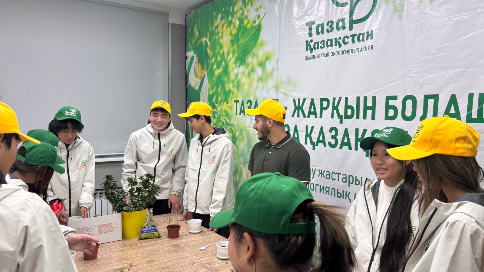 Теміртауда «Таза Қазақстан» акциясы аясында көшеттерді қайта егу жұмыстары жүргізілді