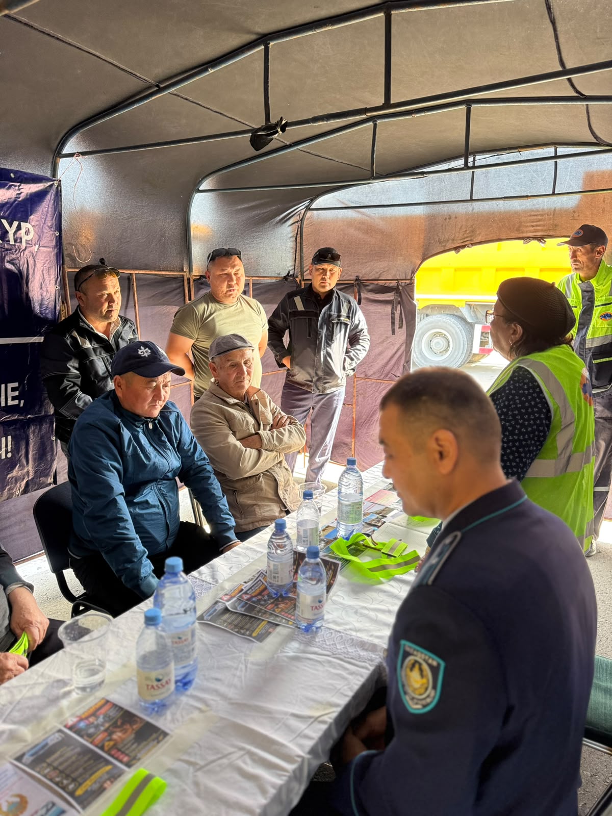 Кездесуде тұрғындар полицейлерге ризашылығын білдірді