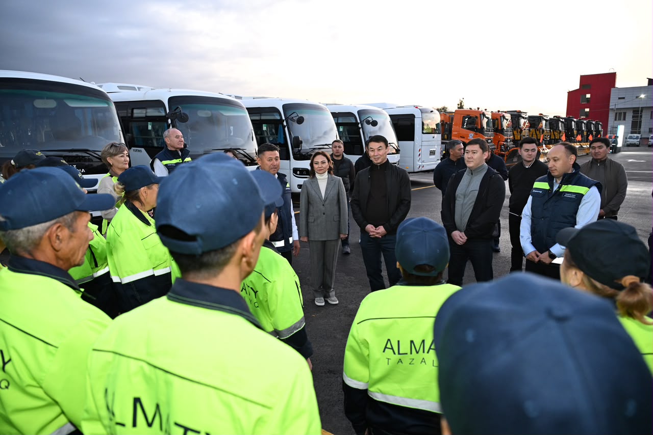 Алматы әкімі «Алматы Тазалық» кәсіпорнының жаңартылған базасын аралады