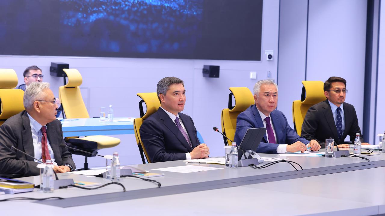 Олжас Бектенов провел совещание по вопросам цифровой трансформации сферы труда и социальной защиты населения