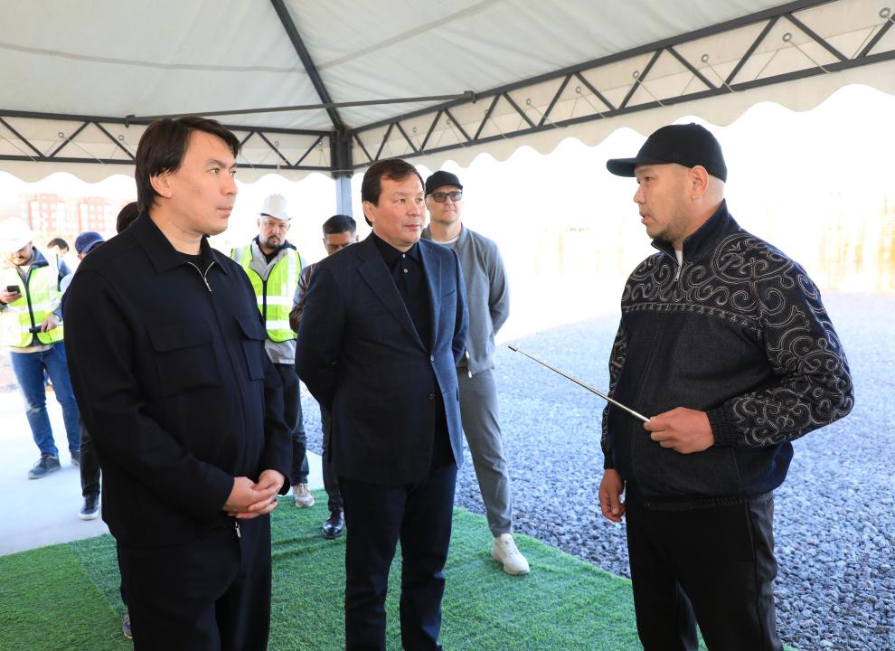 ҚФФ басшысы Ақтөбедегі салынып жатқан стадион мен футбол манежіне барды