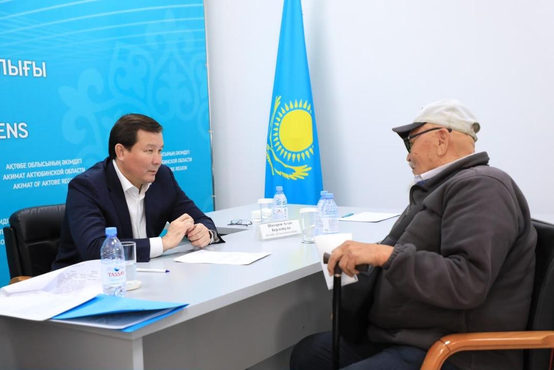Асхат Шахаров тұрғындарды жеке мәселелері бойынша қабылдады