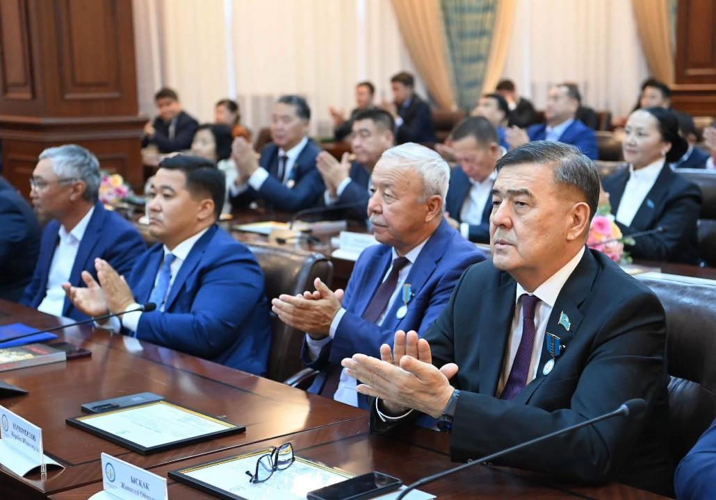 Аймақ басшысы облыстық мәслихаттың VIII шақырылымының депутаттарымен кездесті
