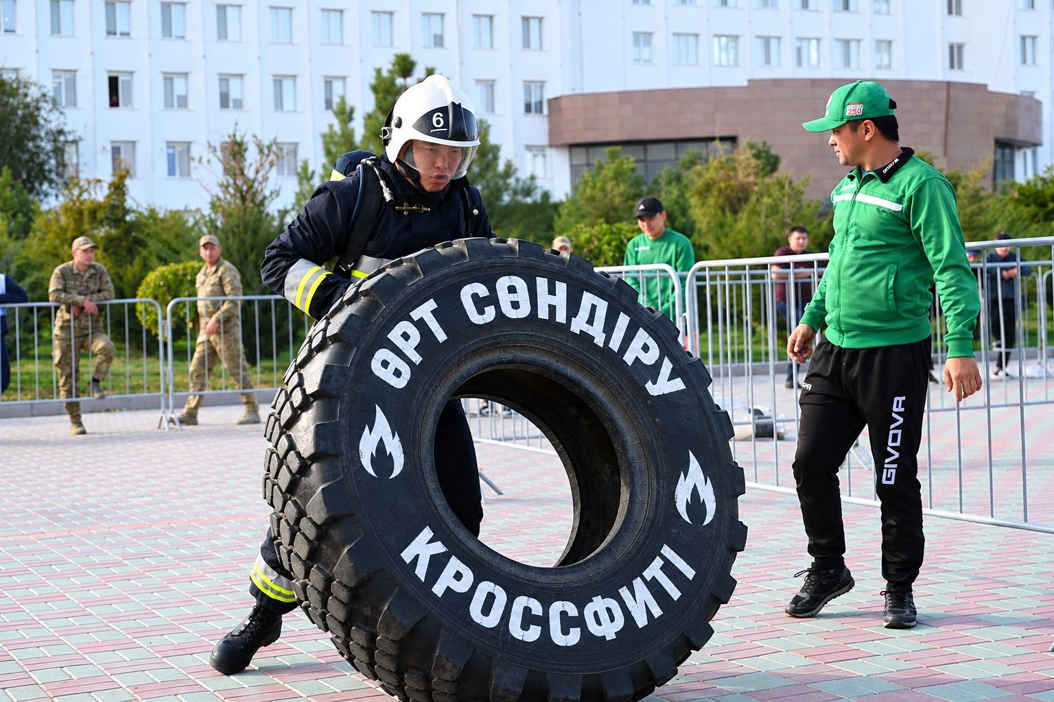 В Атырауской области состоялись соревнования по пожарному кроссфиту