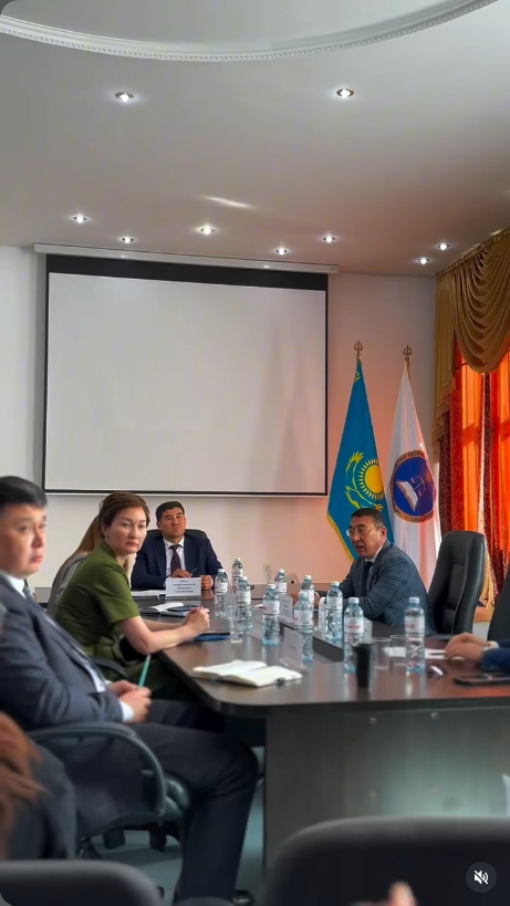 Астана қаласының Әділет департаментінде мемлекет кепілдік берген заң көмегін көрсету саласында құқық қорғау органдары мен соттардың өзара іс-қимыл мәселелері бойынша кеңес өтті.