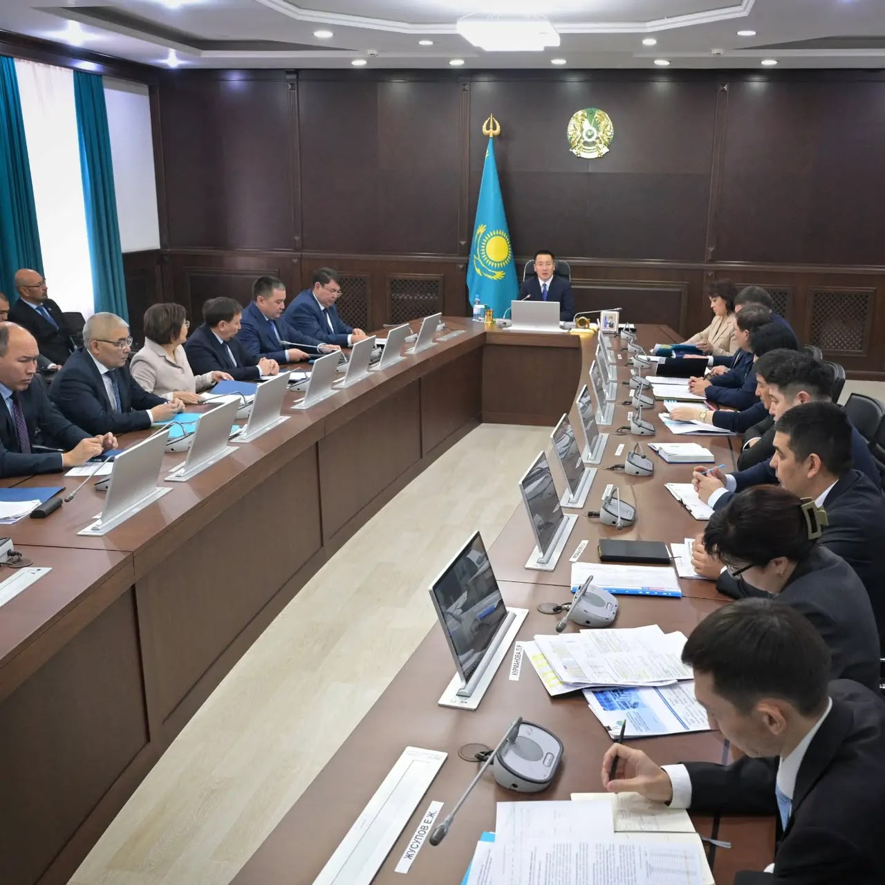 Облыс әкімдігінде 2026 жылдың 9 айындағы әлеуметтік-экономикалық даму қорытындылары қаралып, халықты жұмыспен қамту және Республика күніне дайындық мәселелері талқыланды.