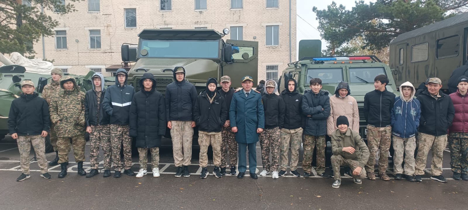 Будущие защитники Отечества: школьники Железинского района посетили воинскую часть