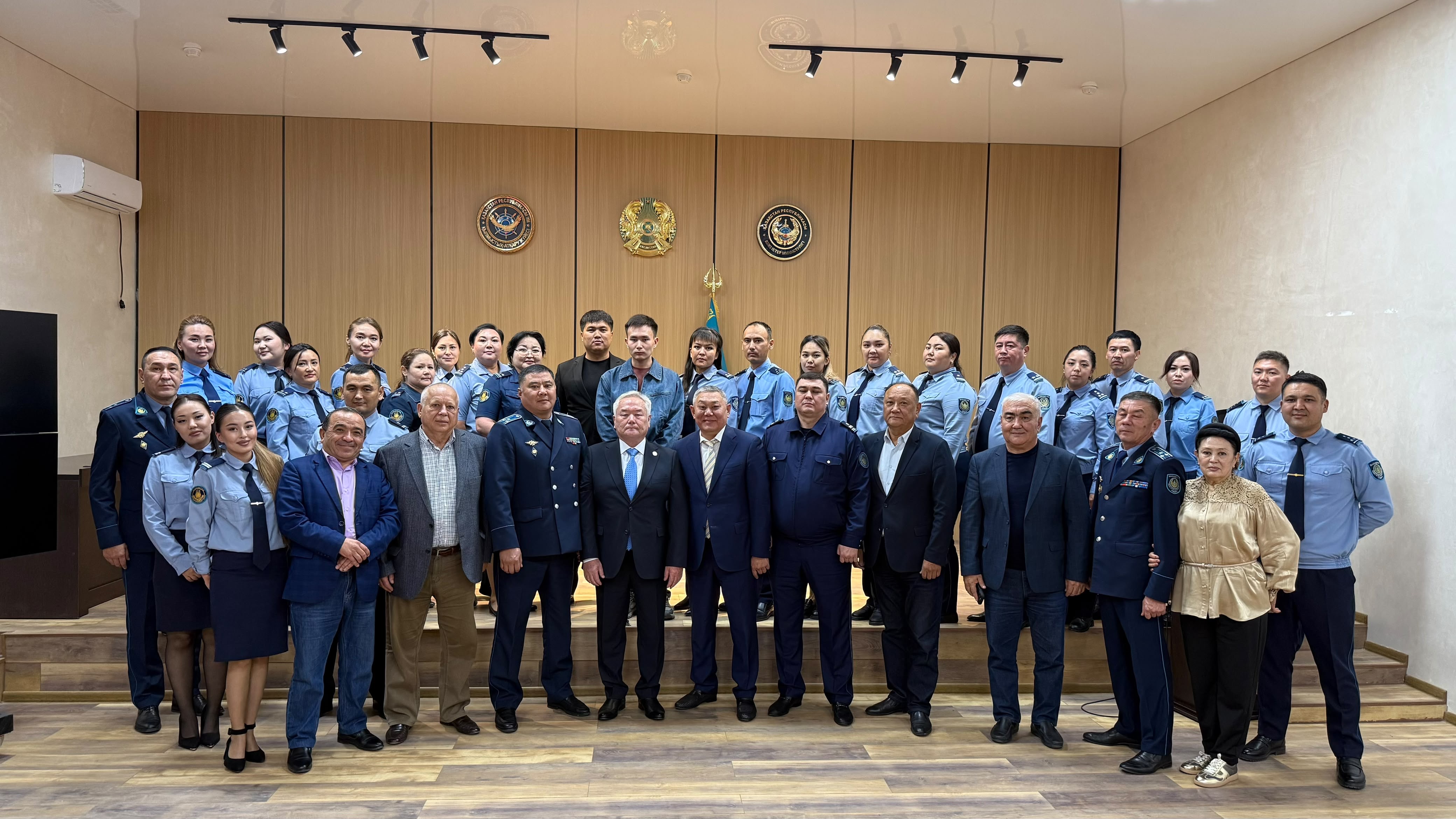 ҚАЖ зейнеткерлері, жеке құрам