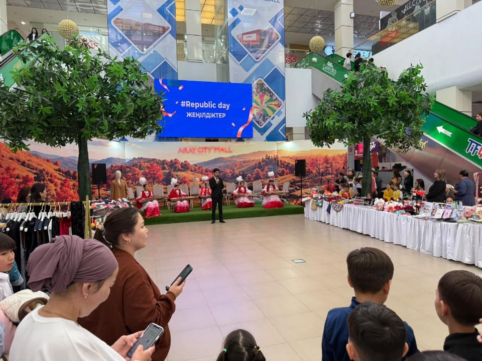 Сауда нысандарында мерекелік іс-шаралар өтуде