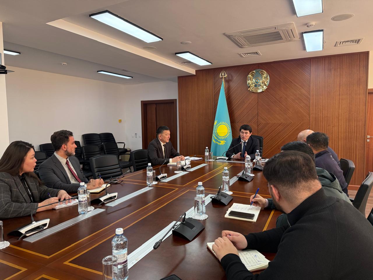 Атырау облысы әкімінің орынбасары мұнай-газ химиясы саласындағы ірі инвестициялық жоба өкілдерімен кездесті
