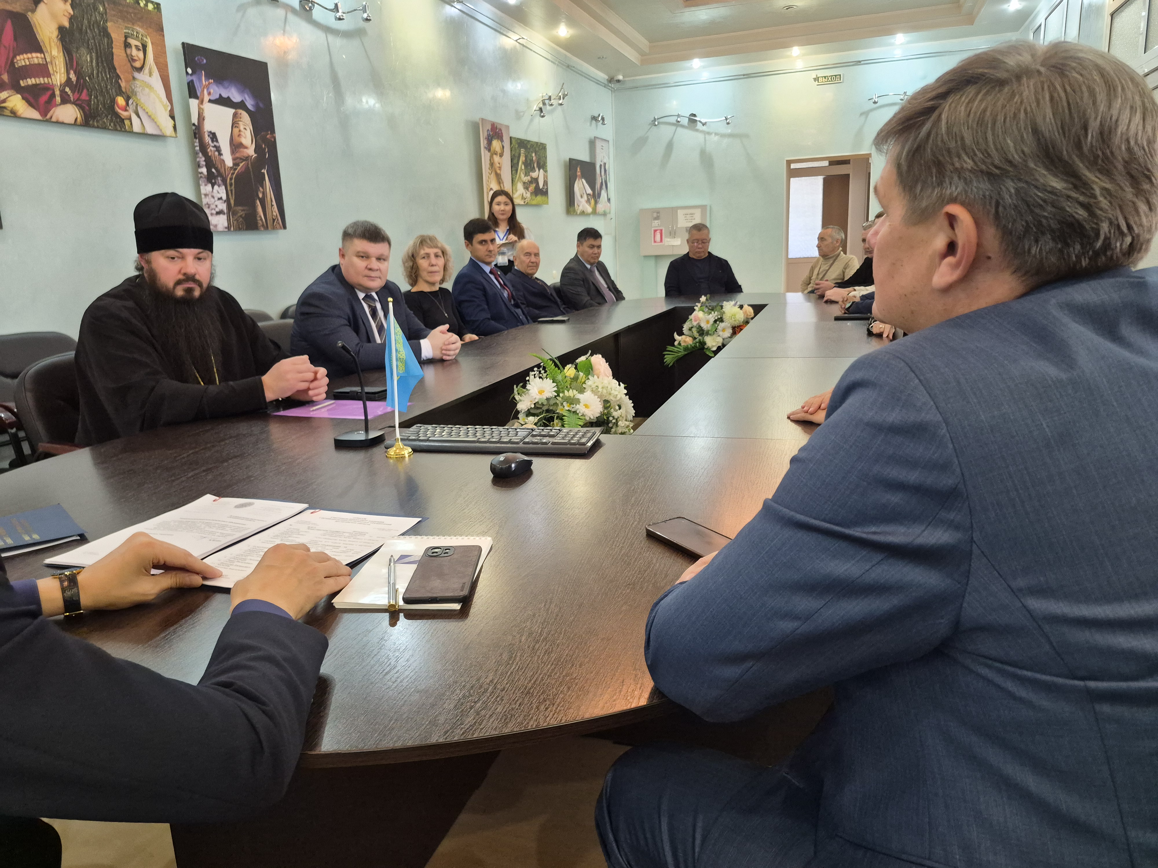 Круглый стол, посвященный  Дню духовного согласия и Дню Республики Казахстан
