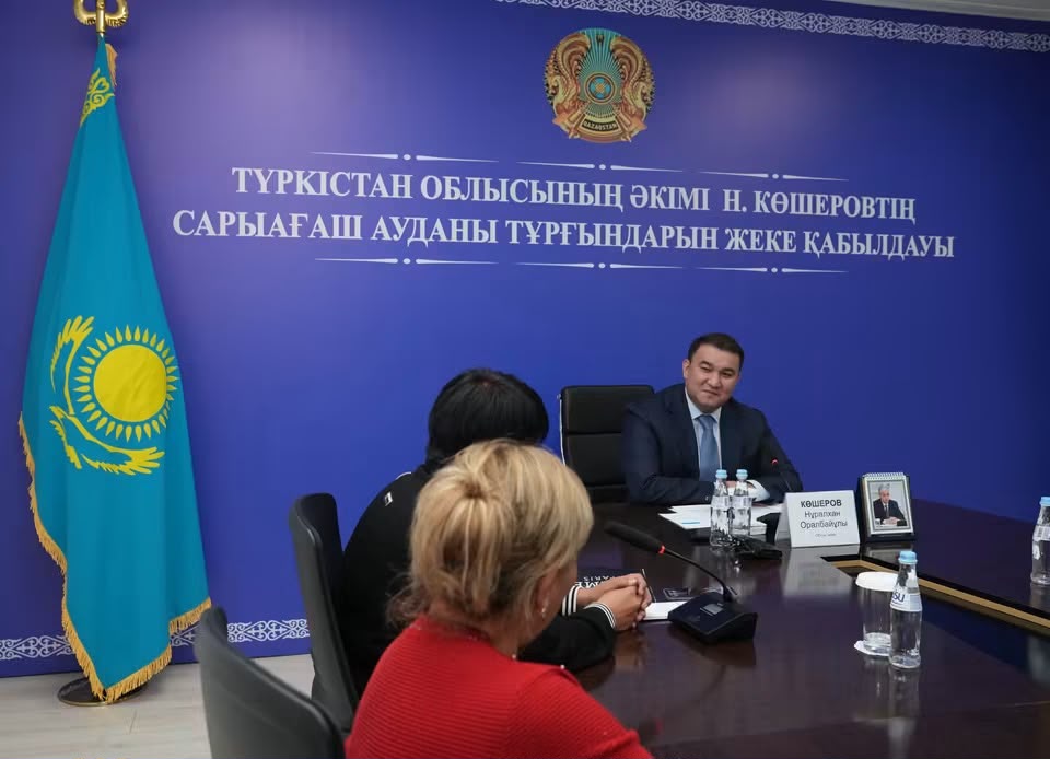 ОБЛЫС ӘКІМІ САРЫАҒАШ ТҰРҒЫНДАРЫН ЖЕКЕ ҚАБЫЛДАП, МӘСЕЛЕЛЕРІН ТЫҢДАДЫ