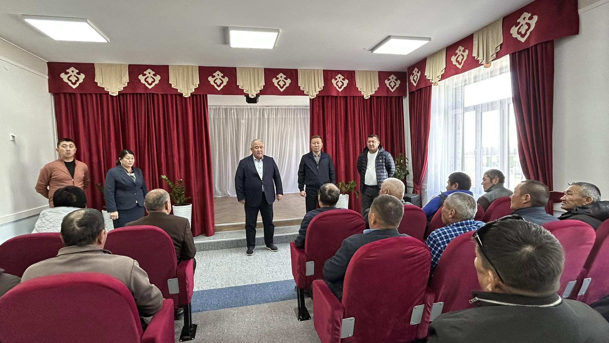 АУДАН ӘКІМІ ТҰРҒЫНДАРДЫҢ ТАЛАП-ТІЛЕГІН ТЫҢДАДЫ