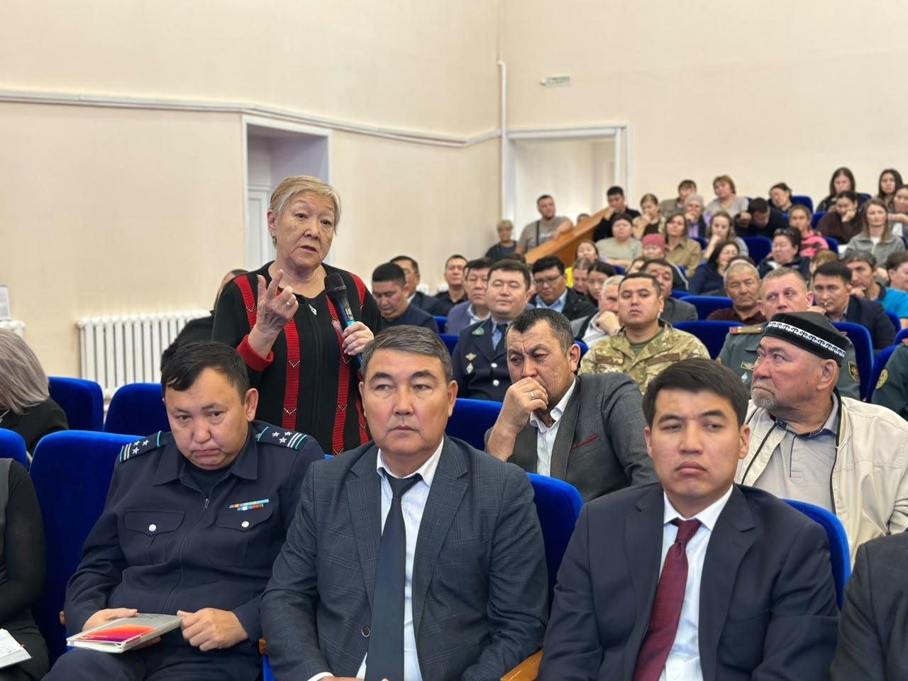 Встреча аким района с населением п.Осакаровка