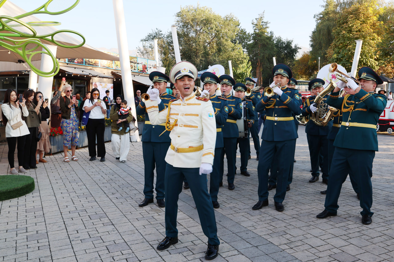 Guard Next: National Guard Orchestra Performs at Kok-Tobe Ahead of Republic Day