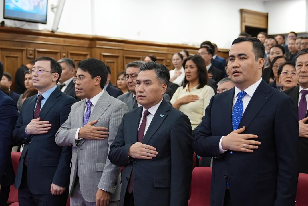 «Еңбектеріңіз – адамға деген қамқорлықтың көрінісі»: Еңбек министрлігінде әлеуметтік қорғау саласының мамандары марапатталды