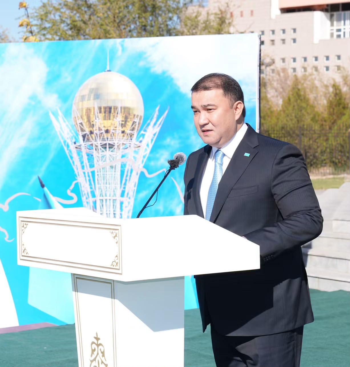 ТҮРКІСТАН ОБЛЫСЫНДА РЕСПУБЛИКА КҮНІНЕ ОРАЙ МЕМЛЕКЕТТІК ТУ КӨТЕРУ РӘСІМІ ӨТТІ