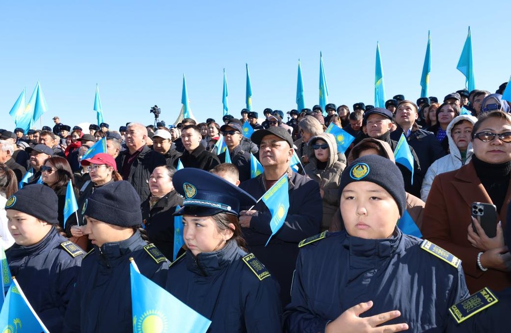 Қазақстан туларын ұстаған адамдардың жиыны.