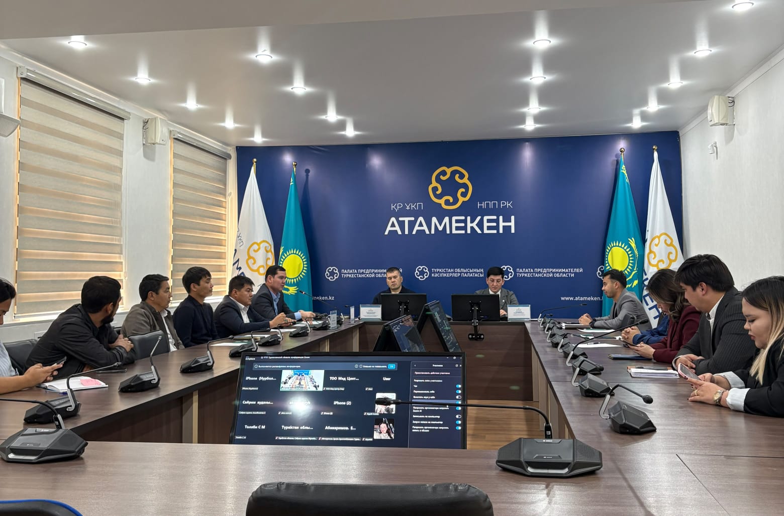 «АТАМЕКЕН»: КӘСІПКЕРЛІК СУБЪЕКТІЛЕРІНЕ МӘМС ЖӘНЕ ЕҢБЕК ЗАҢНАМАСЫНЫҢ ТАЛАПТАРЫ БОЙЫНША КЕҢЕС БЕРІЛДІ