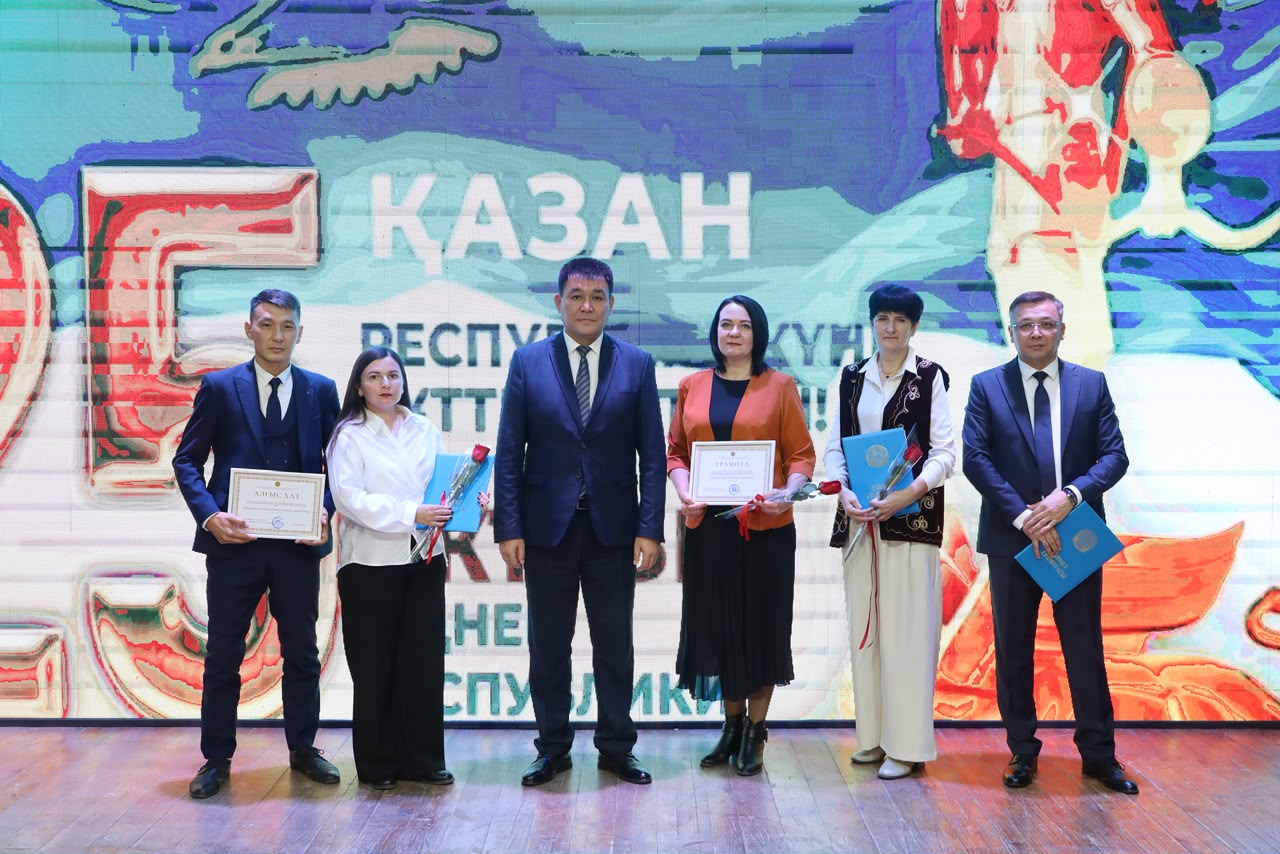 23 октября в районном Доме культуры прошёл торжественный концерт «Рухы биік Қазақстан!» («Казахстан — вершина духа!»).