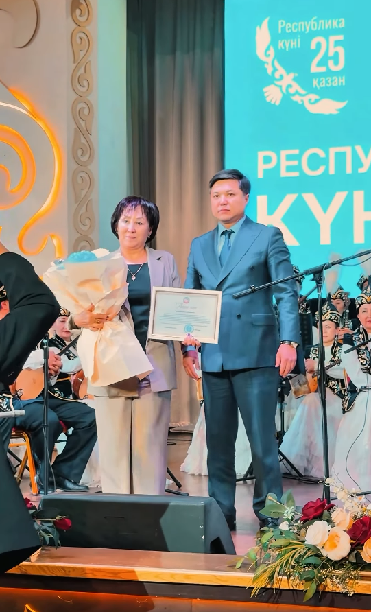 Алмалы ауданында Республика күніне арналған салтанатты концерт өтті