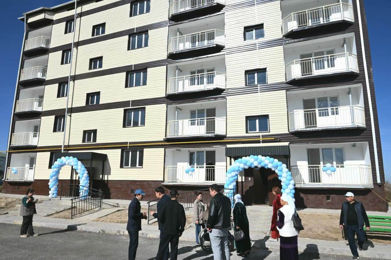 МЕРЕКЕГЕ ТАРТУ: ЖЕТІСАЙЛЫҚ 20 ОТБАСЫҒА БАСПАНА КІЛТІ ТАБЫСТАЛДЫ