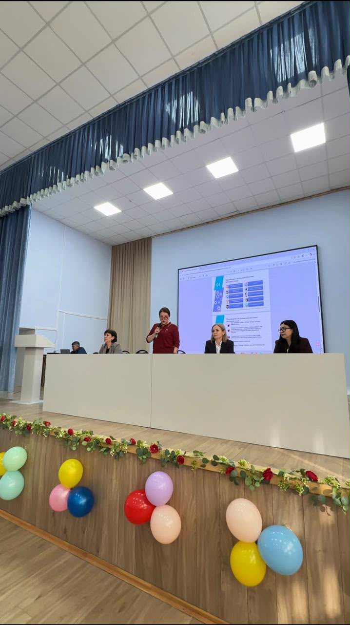 Батыс Қазақстан индустриялды колледжінде жастардың құқықтық мәдениеті мәселелері бойынша дәріс өткізілді 2026 жылғы 22 қазанда Батыс Қазақстан индустриялық колледжінде «Заң және тәртіп» идеологиясы аясында Әділет департаментінің қызметкерлері авторлық құқықтарды қорғау және сыбайлас жемқорлыққа қарсы іс-қимыл мәселелері бойынша дәріс өткізді. Студенттерге Қазақстан Республикасының авторлық құқық, сабақтас құқықтар, тауар белгілері және зияткерлік меншік объектілерін заңды пайдалану саласындағы заңнамасының нормалары түсіндірілді. Іс-шара барысында сыбайлас жемқорлықтың алдын алу, заңдылықты сақтау, сондай-ақ адалдық, әділдік және парасаттылық қағидаттарының маңыздылығы талқыланды. Батыс Қазақстан облыстық Жұбан Молдағалиев атындағы ғылыми әмбебап кітапханасының өкілдері «Республика күні — мемлекеттің тарихи белесі» атты кітап көрмесін ұйымдастырды. Іс-шара жастардың құқықтық сауаттылығын арттыруға және заңға деген құрметті қалыптастыруға бағытталды.