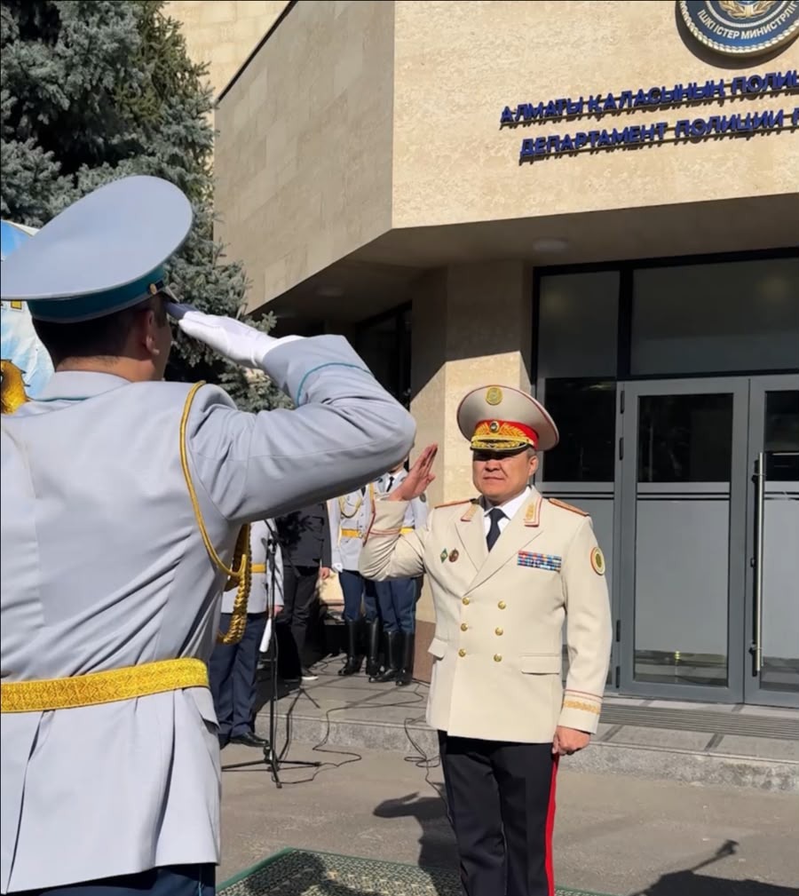 Новая смена полиции Алматы: молодые сотрудники приняли присягу