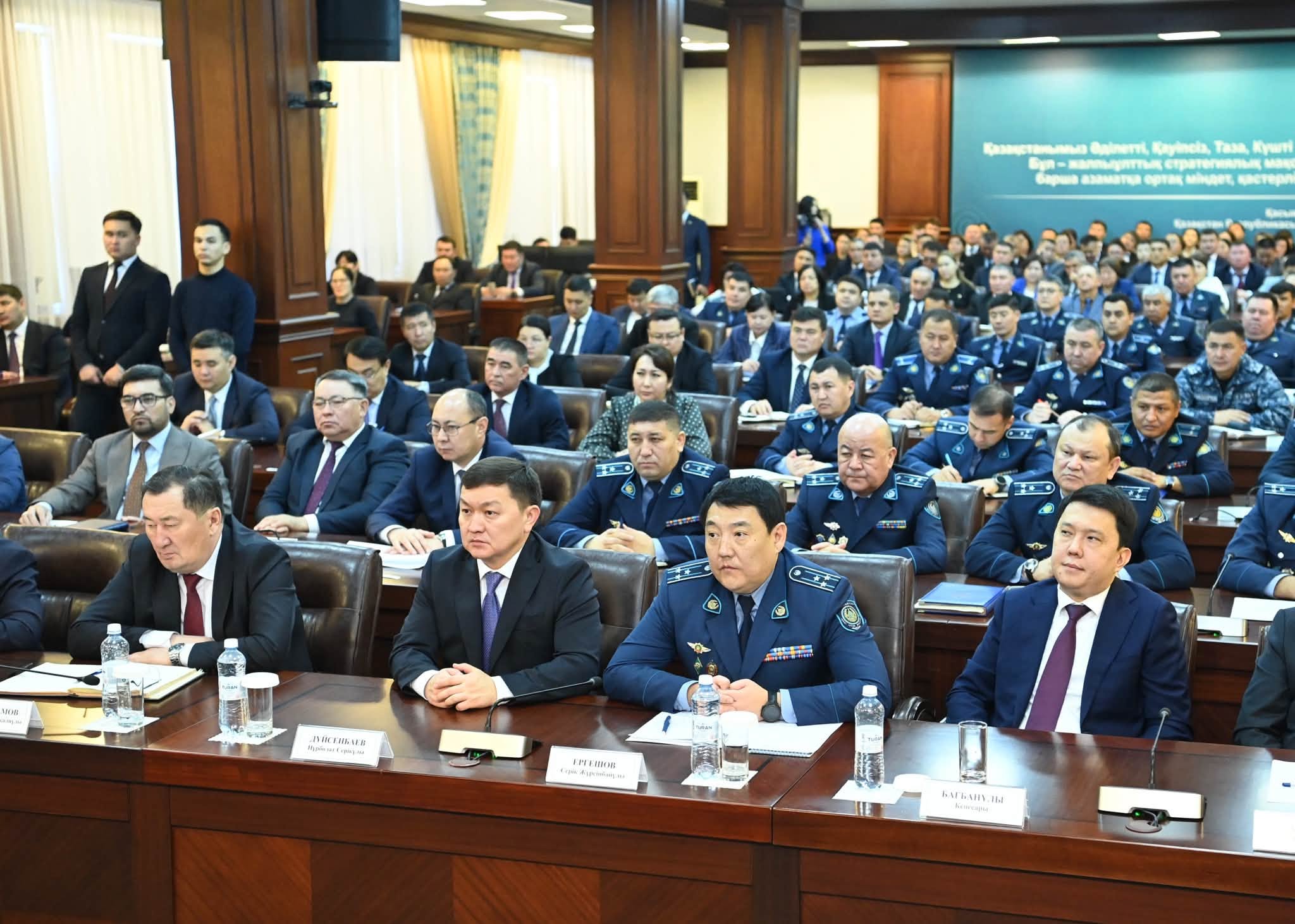 Оған құқық қорғау органдарының бірінші басшылары, облыс әкімінің орынбасарлары, басқарма басшылары, білім беру ұйымдарының директорлары мен ата-аналар комитеттерінің төрағалары қатысты.