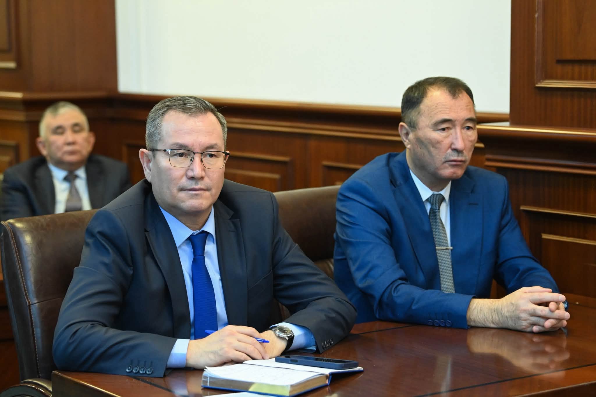 Мәжілісте қоғамдық тәртіпті, жол қауіпсіздігін сақтау, балалар қауіпсіздігі, жастар арасындағы құқықбұзушылықтың және отбасылық-тұрмыстық зорлық-зомбылықтың алдын алу мәселелері қаралды.