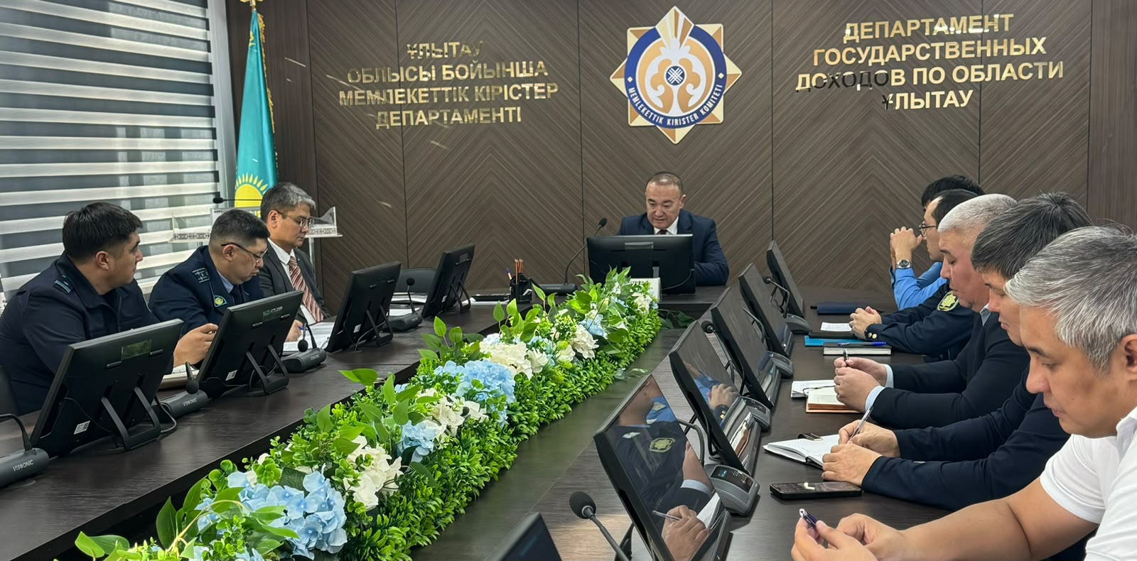 Көлік құралдары иелерінің салық берешегін өндіру мәселелері талқыланды.