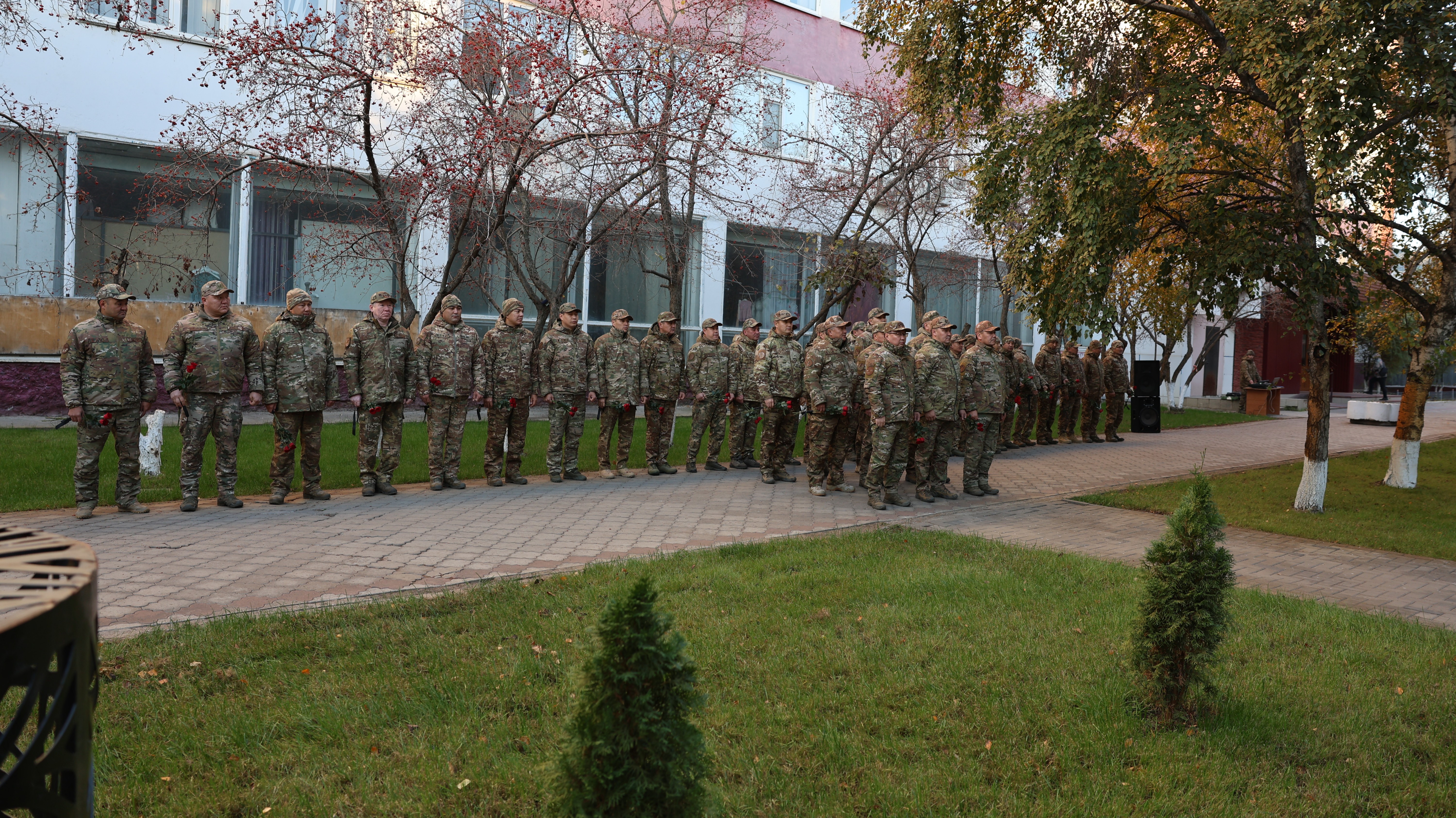 На Аллее спасателей возложили цветы