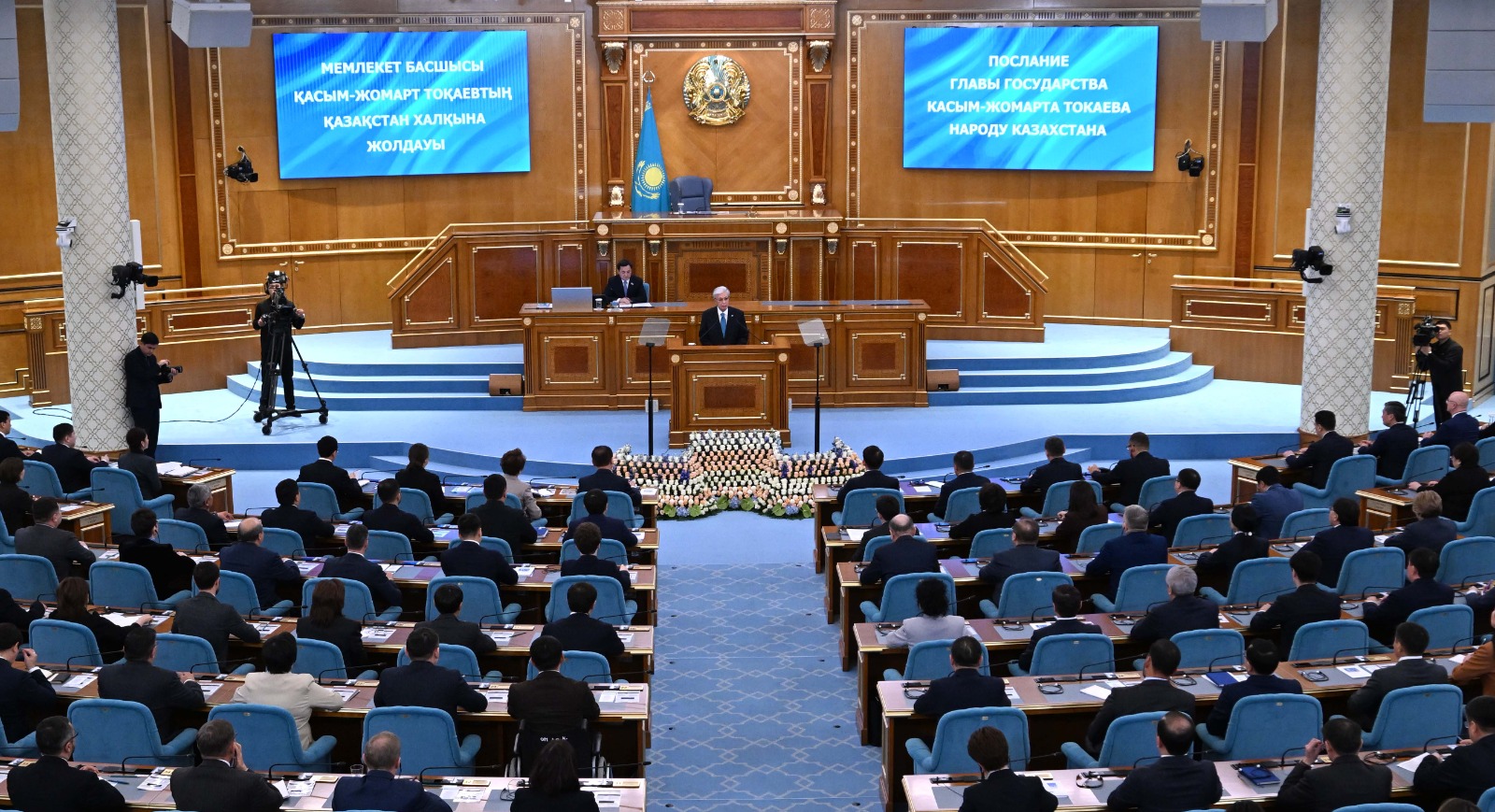 Мемлекет басшысы өз Жолдауында елдің әлеуметтік-экономикалық дамуының негізгі бағыттары мен алдағы кезеңге арналған басым міндеттерді айқындады.