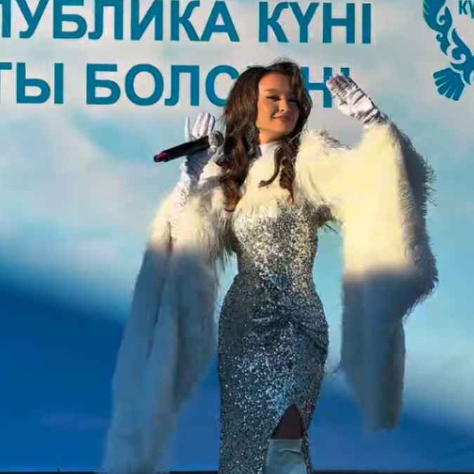 Республика күніне орай қалалық алаңда мерекелік концерт өтті