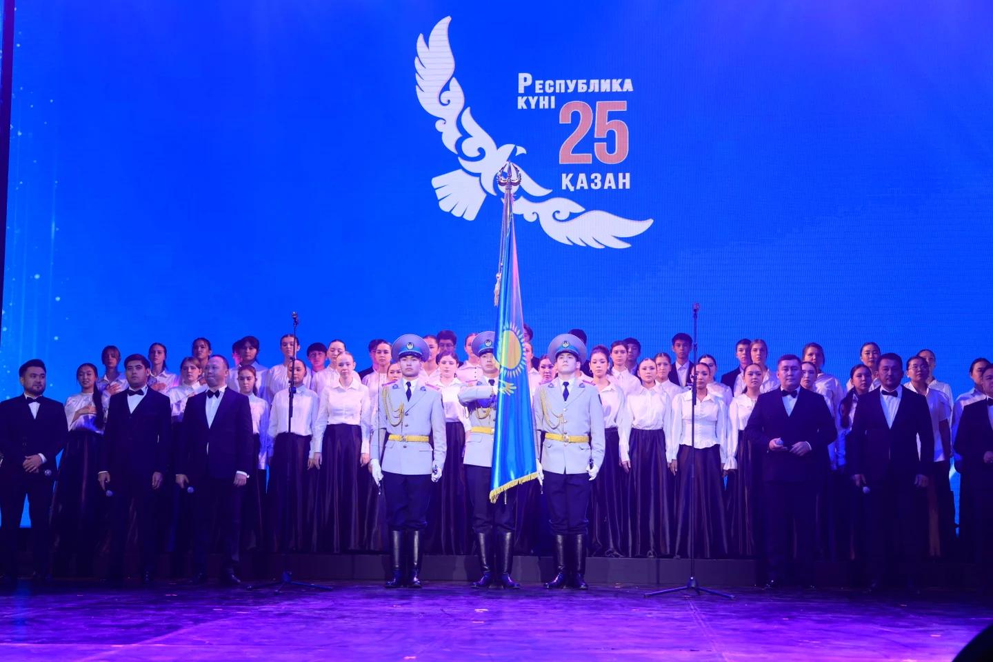Қарағандыда Республика күніне арналған мерекелік концерт өтті.