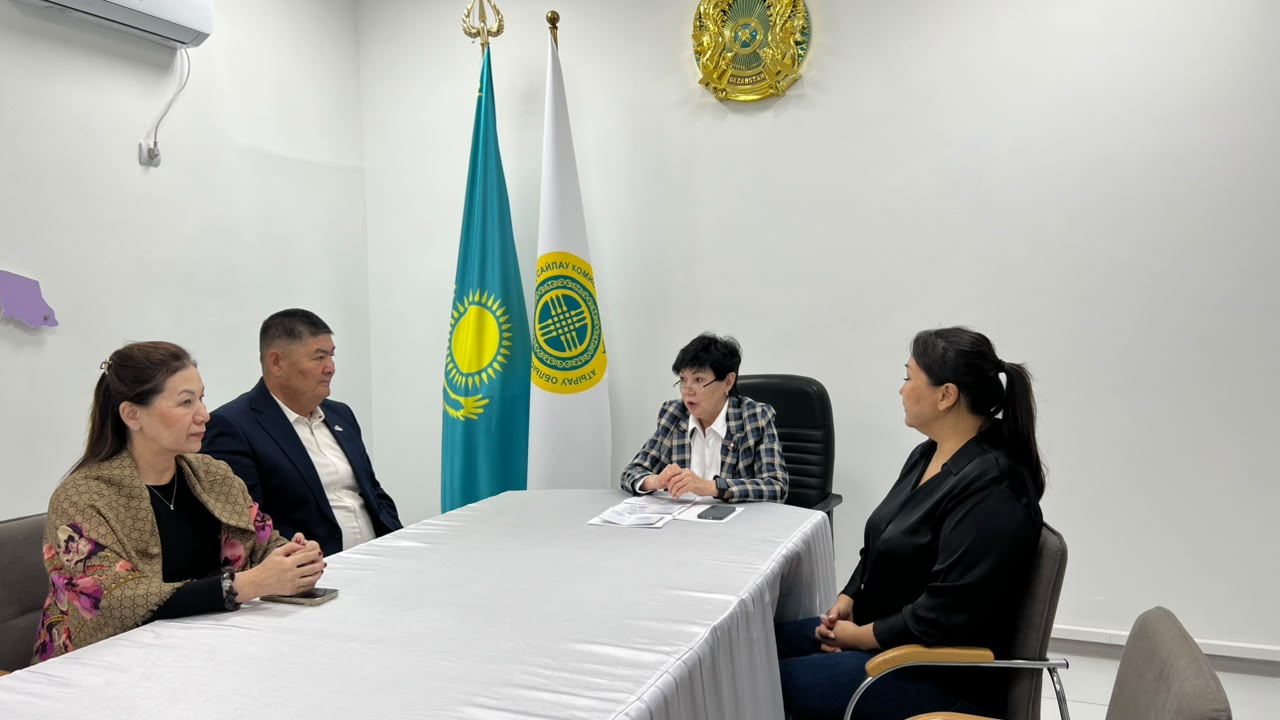 Атырау облысында партиялық тізім бойынша ұсынылған кандидаттардың куәліктері табысталды