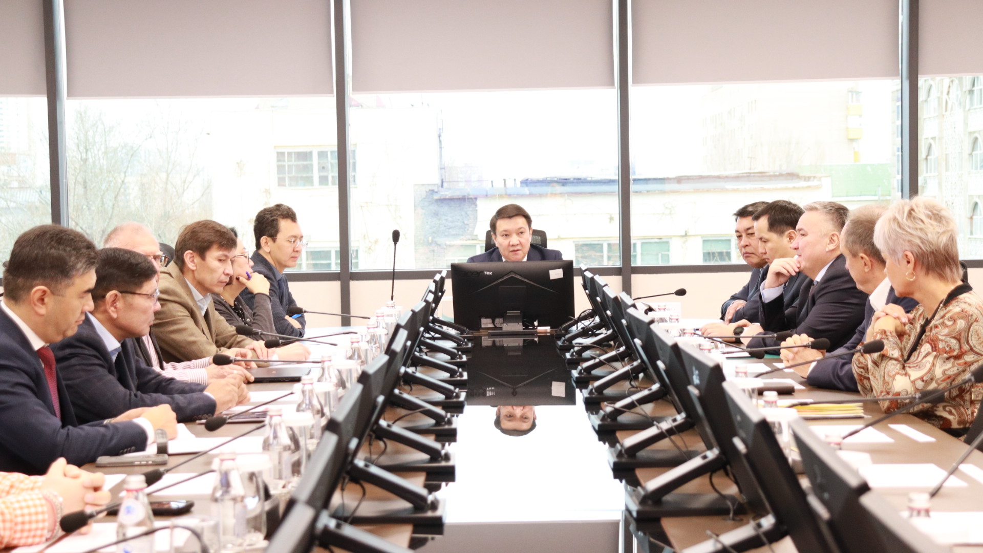 The State Revenue Committee discussed the development of tax and customs administration with the business community
