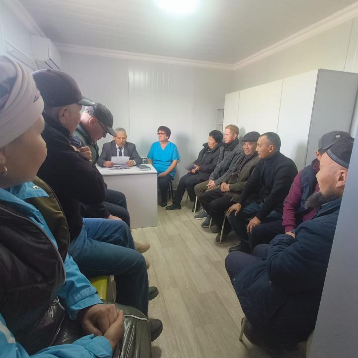 2026 жылдың 30 қазан күні Ақын Сара ауылдық округінің әкімі Бозов Шынарбек Касымович Ақешкі ауылының тұрғындарымен кездесу өткізді.