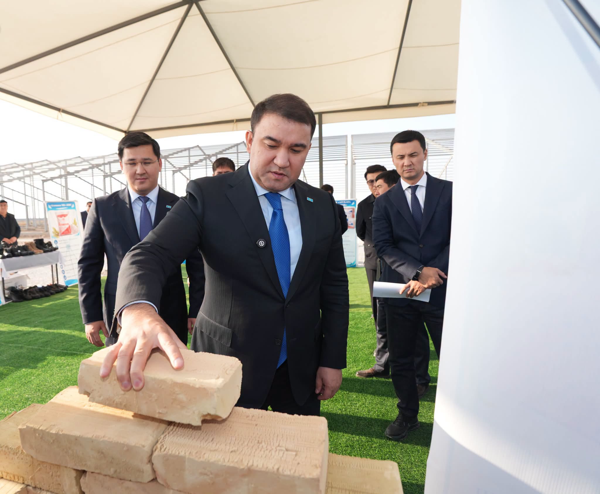НҰРАЛХАН КӨШЕРОВ ЖЕТІСАЙ АУДАНЫНДАҒЫ ӨНДІРІСТІК ЖӘНЕ ИНДУСТРИЯЛЫҚ ЖОБАЛАРМЕН ТАНЫСТЫ